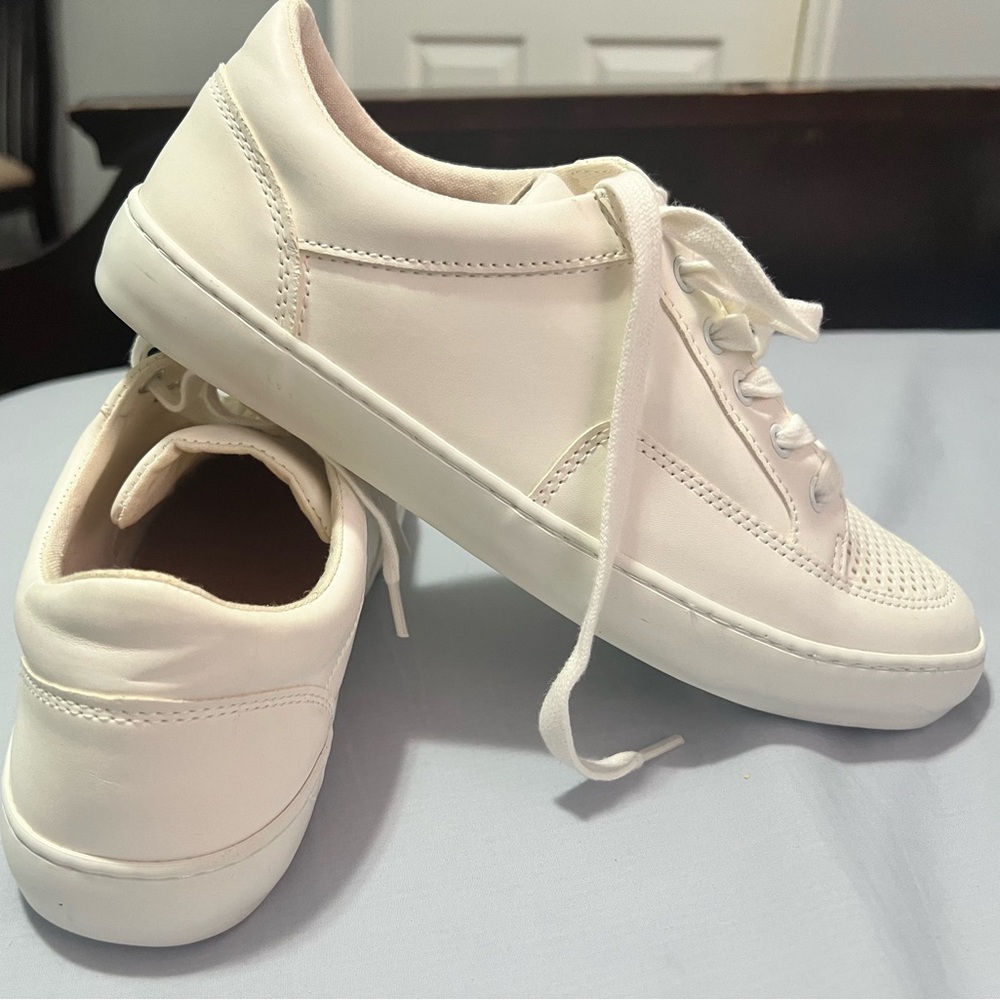 Banana Republic- size 8.5 - brand new - white